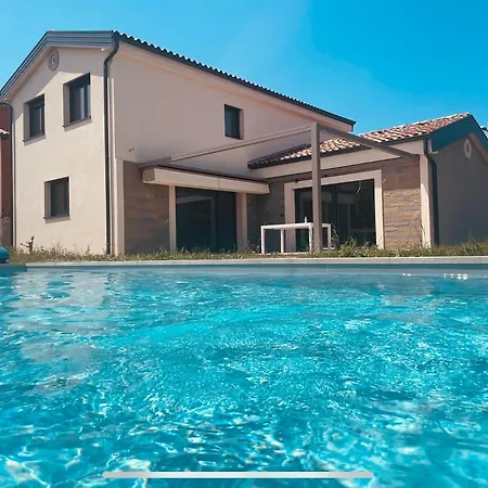 Paradise With Swimming Pool Villa *