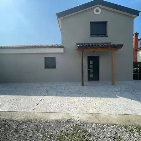 Villa Paradise With Swimming Pool